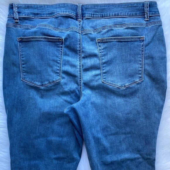 Maurices Jeans‎ Womens 24W REG High-Rise Blue Denim Distressed - Picture 8 of 8